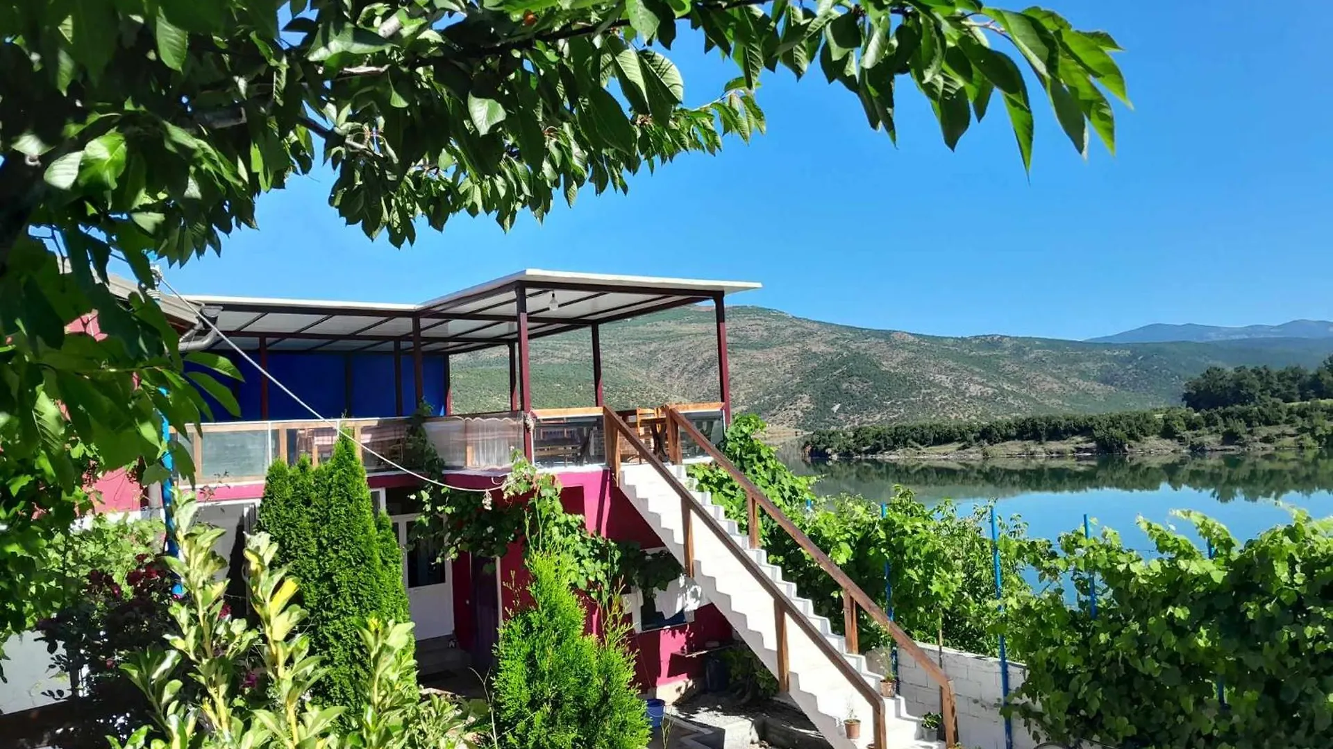 Superpanorama Guesthouse Kukes Séjour chez l'habitant